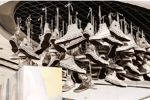  CONVERSE 来至潮牌汇潮牌网店美国的CONVERSE（2018最潮流的运动品牌有哪些 2018最潮流的运动品牌清单）