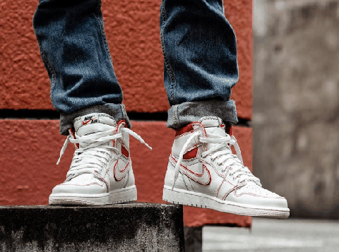有别于其他潮牌品牌纯白配色（ Air Jordan 1兔八哥实物欣赏 Air Jordan 1兔八哥上脚图）