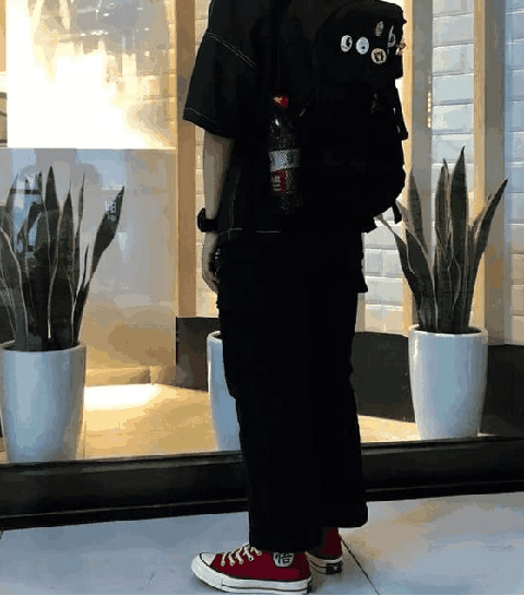  Air Jordan火潮牌焰依旧火热（Converse与Air Jordan哪个火 Converse帆布鞋怎么搭配）