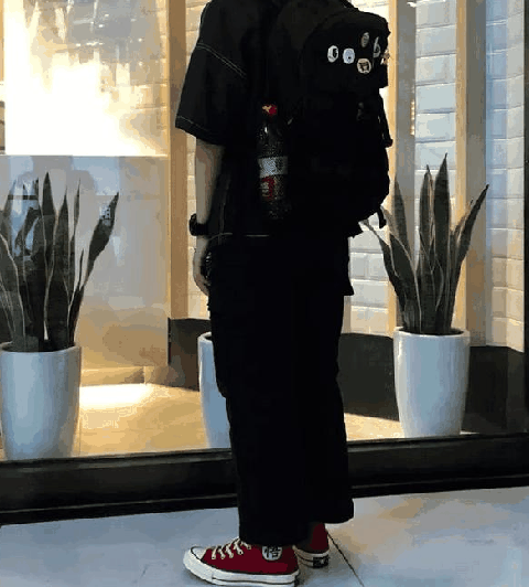  Air Jordan火潮牌焰依旧火热（Converse与Air Jordan哪个火 Converse帆布鞋怎么搭配）