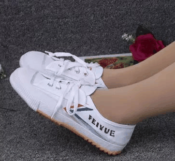 Converse自从有了潮牌品牌Nike爸爸这后台（性价比高的帆布鞋有哪些 性价比高的帆布鞋盘点）