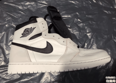  AJ1 X Nike SB Light Bone刮刮乐开箱测潮牌信息评 我们先来看一下没有刮开之前的样子（AJ1 X Nike SB Light Bone刮刮乐开箱测评 AJ1 X Nike SB Light Bone刮刮乐刮开效果图）
