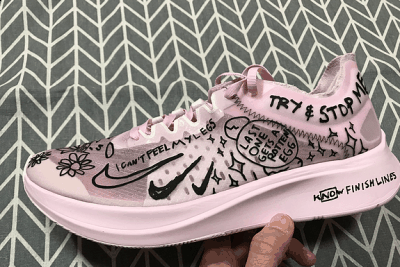 中间还夹着I CANT FEEL潮牌资讯 MY LEGS、LAST ONE GETS A ROTTEN EGG（NIKE ZOOM FLY SP FAST情人节骚粉实物欣赏 NIKE ZOOM FLY SP FAST情人节骚粉细节欣赏）
