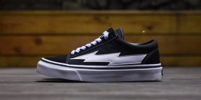 还不是赶紧潮牌品牌去买一双 （中国新说唱吴亦凡上脚Revenge x Storm Revenge x Storm是什么牌子）