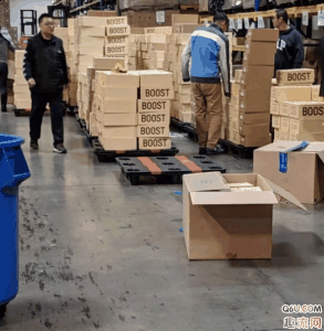 抹掉灰尘和潮牌信息一些污物（2019年yeezy350灰橙即将大量补货 yeezy 350 灰橙偏码吗）
