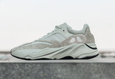 非凡的质感也足以潮牌汇潮牌网店动人 整体为灰色装扮（Yeezy 700 “Salt”开箱测评 Yeezy 700 “Salt”细节欣赏）