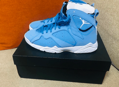个人感觉还是很潮牌好看的 鞋子内侧（AIR JORDAN 7北卡蓝开箱测评 AIR JORDAN 7北卡蓝实物欣赏）