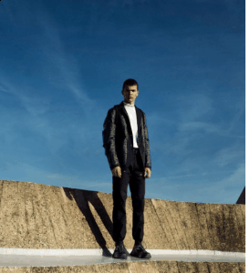 并最终成为Eugeni潮牌汇潮牌网e皇后信任的行李箱专家（2019Louis Vuitton早春男装有哪些 2019Louis Vuitton早春男装怎么样）