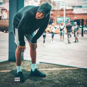 统统以 Nike 品牌的球鞋出镜！无论是自潮牌信息家联名 Air Jordan 12 OVO 还是刚刚发售的 Nike React Element 87（本周海外明星上脚潮鞋有哪些 本周海外明星上脚潮鞋盘点）
