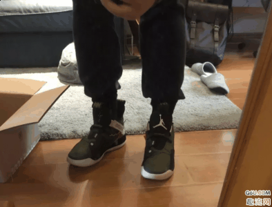 下面就和趣流网的小编一起来潮牌看看关于AJ33 X Travis Scott的相关信息（AJ33联名TS偏码吗 AJ33 X Travis Scott上脚图赏析）