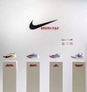 以神奇四侠为主题潮牌信息的四双鞋也亮相了（透明鞋为什么这么火 塑料鞋子搭配方法）