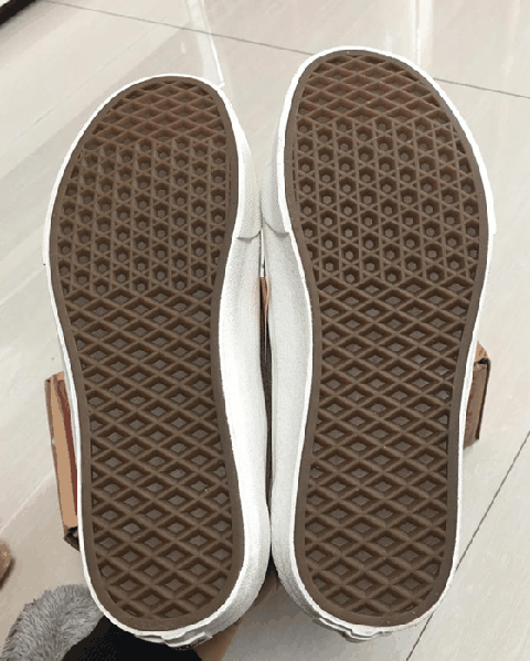  范斯与匡威算潮牌汇潮牌网店是同一种品牌（vans old skool 加绒版开箱测评 vans old skool 加绒版实物欣赏）
