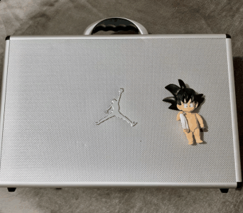 Air Jordan 1银灰配色开箱潮牌信息测评 Air Jordan 1银灰实物欣赏（Air Jordan 1银灰配色开箱测评 Air Jordan 1银灰实物欣赏）