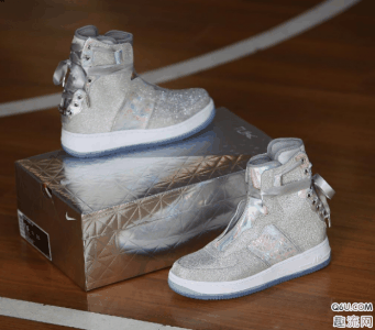 也是过年的潮牌资讯喜庆的象征（AF1 CNY2019开箱测评 AF1 CNY2019实物细节赏析）