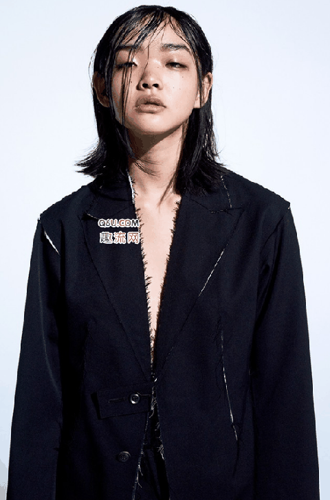 近日 B Yohji Yamamoto 释出潮牌商城了全新的 2018 秋冬系列 Lookbook（Yohji Yamamoto 2018 秋冬系列有哪些 2018秋冬系列Lookbook盘点）