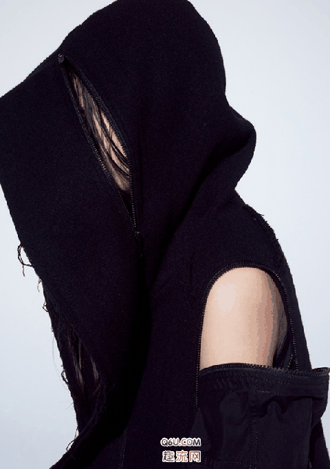 近日 B Yohji Yamamoto 释出潮牌商城了全新的 2018 秋冬系列 Lookbook（Yohji Yamamoto 2018 秋冬系列有哪些 2018秋冬系列Lookbook盘点）