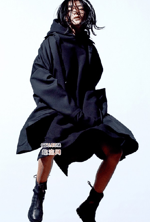 近日 B Yohji Yamamoto 释出潮牌商城了全新的 2018 秋冬系列 Lookbook（Yohji Yamamoto 2018 秋冬系列有哪些 2018秋冬系列Lookbook盘点）