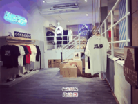 而不放Champion、Stussy、B潮牌商城ape等？因为X-Large的门店真的很少（台湾值得去的潮店有哪些 台湾潮流店铺清单）