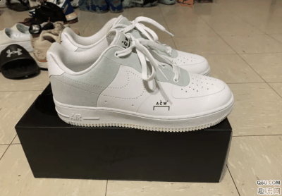 无论是小脚裤还是黑色的运动裤都是可以潮牌很好的搭配的 AF1配置怎么样 AF1的宏迪配置是3/4的air-sole（ACW联名AF1 low开箱测评 a cold wall X AF1 low上脚图）