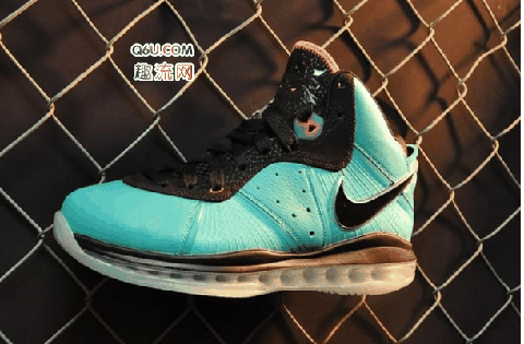 鞋面布满了潮牌商城菱形透气孔（詹姆斯士兵12EP配色有几种 Nike LeBron Soldier 12 EP入手难吗）