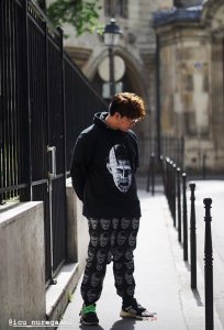 不过 Clive Bark潮牌汇潮牌网er 只导演了第一部（Supreme针头鬼系列怎么搭配 Supreme HELLRAISER联名款搭配图集）