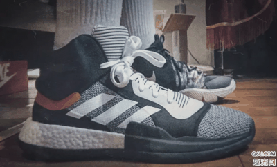  欧文5穿进去的包裹感那潮牌品牌一下子就和marquee boost有对比了（耐克欧文5和阿迪marquee boost哪个好 marquee boost和欧文5上脚对比测评）