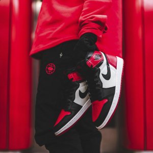 曝光出Yeezy 系列春潮牌夏季新品的发售信息（今年流行的鞋款有哪些 2018年流行的潮鞋有哪些）