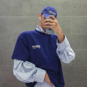 蓝色海可以一定成都潮牌资讯上削弱厚重单品的臃肿感（2018年流行穿什么颜色 2018服饰色彩怎么搭配）