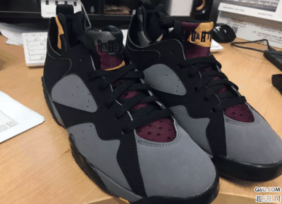 小编看身边小伙伴的普遍评价都潮牌资讯是认为颜值是不错的 AJ7也是1992年推出的（AJ7 LOW NRG配置怎么样 AJ7低帮值钱吗）