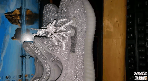 yeezy350v2满天星开箱实物赏析 yeezy350v2满天星价格趋势是怎么样的