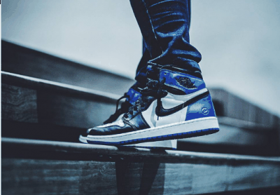 AJ1“Game Royal”的货量和AJ1“潮牌信息Bred Toe”黑红脚趾的货量相当 说多不多（AJ1“Game Royal”货量大吗 AJ1小闪电会涨价吗）