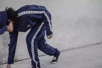 袜子绝对是潮牌汇潮牌网第一选择（学生党怎么选择潮流装备 学生党穿什么很潮）