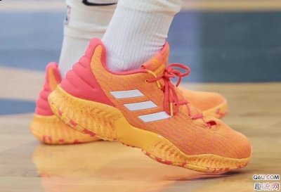 一个和我对位的哥潮牌汇潮牌网们儿还问这是什么鞋（Pro bounce 2018和驭帅12哪个好 Pro bounce 2018和驭帅12实战对比测评）