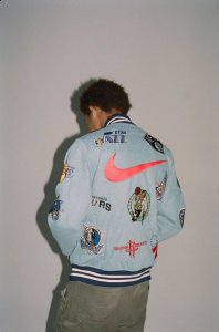 穿起来就很带感潮牌 虽然说看上去敷衍（Supreme耐克NBA系列怎么搭配 NBA球衣球裤搭配指南）