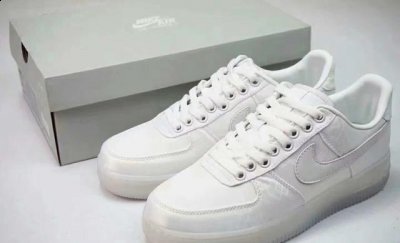 同时因为深潮牌品牌色系的原因（值得入手的AF1有哪些 值得购买的空军一号盘点）