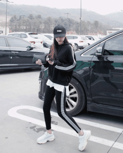 你怎么能少得了潮牌信息一身运动套装呢（女生运动装应该怎么搭配 搭配运动套装要注意什么）