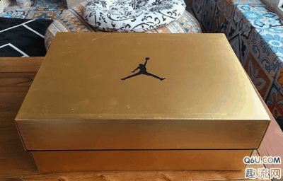 小编一眼就喜欢上了潮牌商城这款细节满满的AJ12中国年（AJ12中国年开箱测评 AJ12 CNY实物上脚感觉如何）