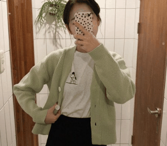 并不是那么夸张的橘色潮牌资讯卫衣给人一种很温暖的感觉（春季女生穿什么颜色衣服最好看 2018春季女生流行穿搭）