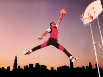 毕竟保罗在赛场潮牌资讯上下都相对低调（2018年是AJ大年 2018年Jordan Brand会继续火吗）