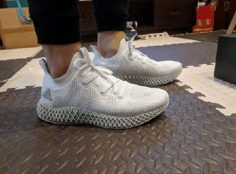 那么这双alphaedge 4d实物图潮牌信息好看吗？下面就一起来看一下吧（阿迪达斯alphaedge 4d白色开箱测评 alphaedge 4d偏码吗）