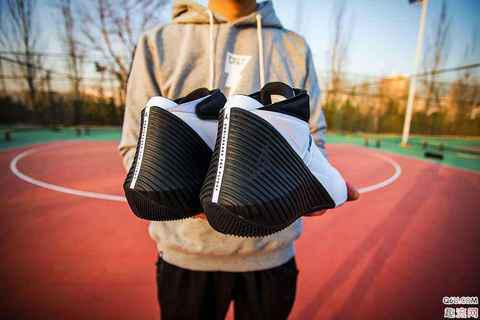 哈登2，AJ32low与威少一代对比测评 哈登2，AJ32low与威少一代哪款实战强