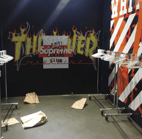 他们将现时最火爆的8个潮流品牌（Supreme、Anti Social Soci潮牌信息al Club、Thrasher、Vetements、Pablo、Vlone、OFF-WHITE）展开了一次“不可能发生的联名”（Oprah 2020系列总统帽衫好看吗 Oprah 2020系列总统帽衫在哪购买）