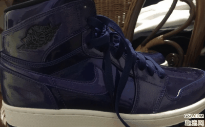 基本上不存在潮牌信息缓震性可言（AJ1电镀紫开箱测评 AJ1电镀紫配色上脚好看吗）