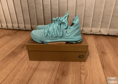 那么这双KD10中国玉好看吗？KD10中国玉怎么搭配潮牌信息呢？下面就和趣流网的小编一起来看一下关于KD10中国玉开箱测评（KD10中国玉开箱测评 KD10中国玉上脚图）