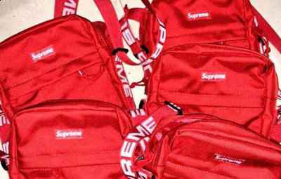 在一系列单品潮牌资讯中脱颖而出（Supreme 18SS大红挎包多少钱 Supreme18春夏Shoulder Bag实物赏析）