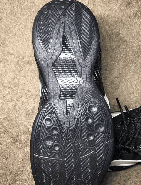 黑暗中所见到的潮牌样子 鞋底纹路众多（Nike Zoom Rookie黑暗荧光实物欣赏 Nike Zoom Rookie黑暗荧光细节欣赏）