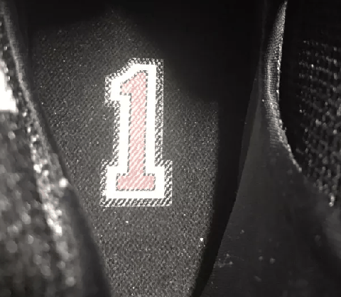 黑暗中所见到的潮牌样子 鞋底纹路众多（Nike Zoom Rookie黑暗荧光实物欣赏 Nike Zoom Rookie黑暗荧光细节欣赏）
