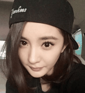而且不少女生都潮牌汇潮牌网店喜欢上了棒球帽（棒球帽怎么带好看 棒球帽适合什么脸型）