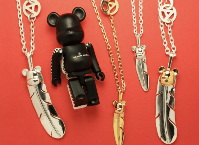 外皮材质选用潮牌牛皮打造而成（JAM HOME MADE联名款玩偶项链怎么样 BE@RBRICK x JAM HOME MADE玩偶项链怎么买）