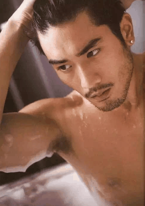  留这种胡型一潮牌定要勤快起来（男生留胡子帅气吗 男生应该怎么留胡子）